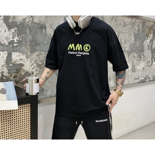 [Maison Margiela] 메종 마르지엘라 23SS MM6 타래 자수로고 반팔티-레플리카 사이트 쇼핑몰