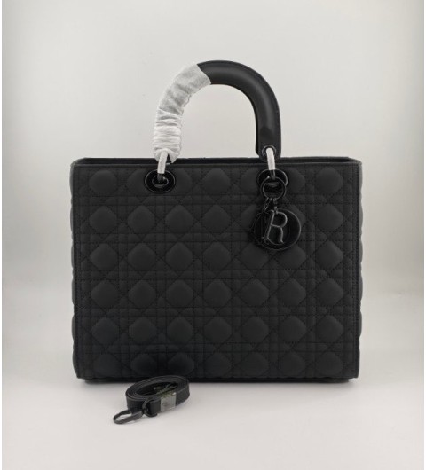 디올 LADY DIOR 울트라 매트 블랙 레이디 까나쥬 라지 토트백